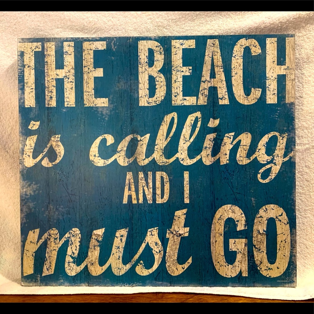 Fun summer beach-themed wall decor